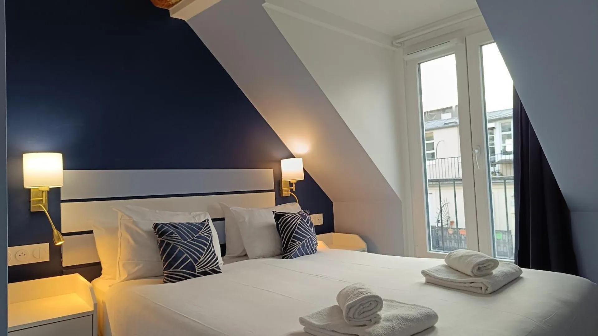Otel Apollo Opera 3*