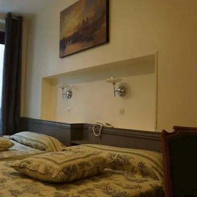 Hotel Apollo Opera 3*